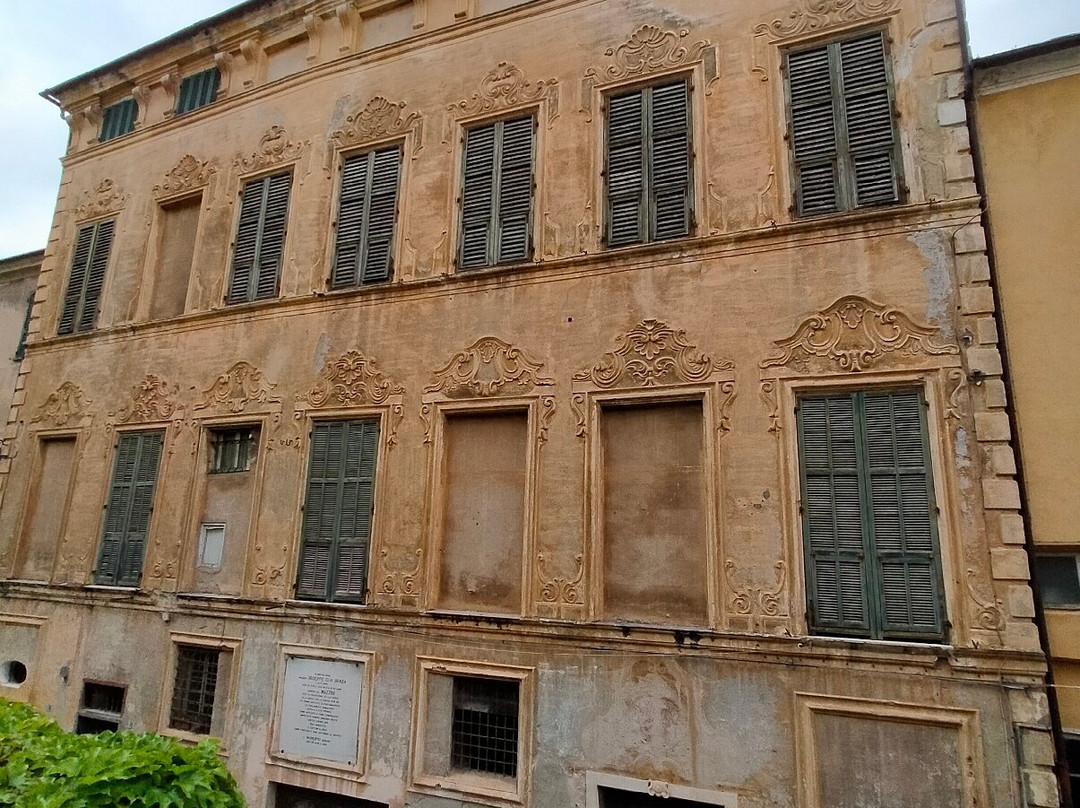 Gira Parasio-因佩里亚必去景点