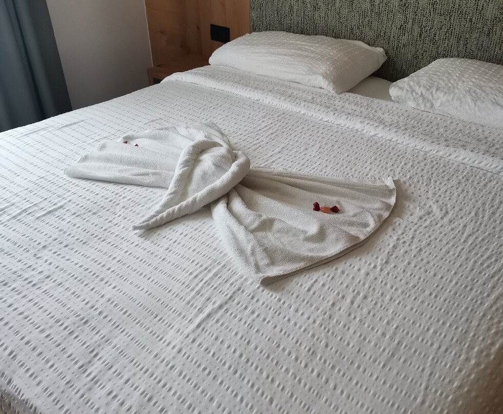 老鹰村酒店主图