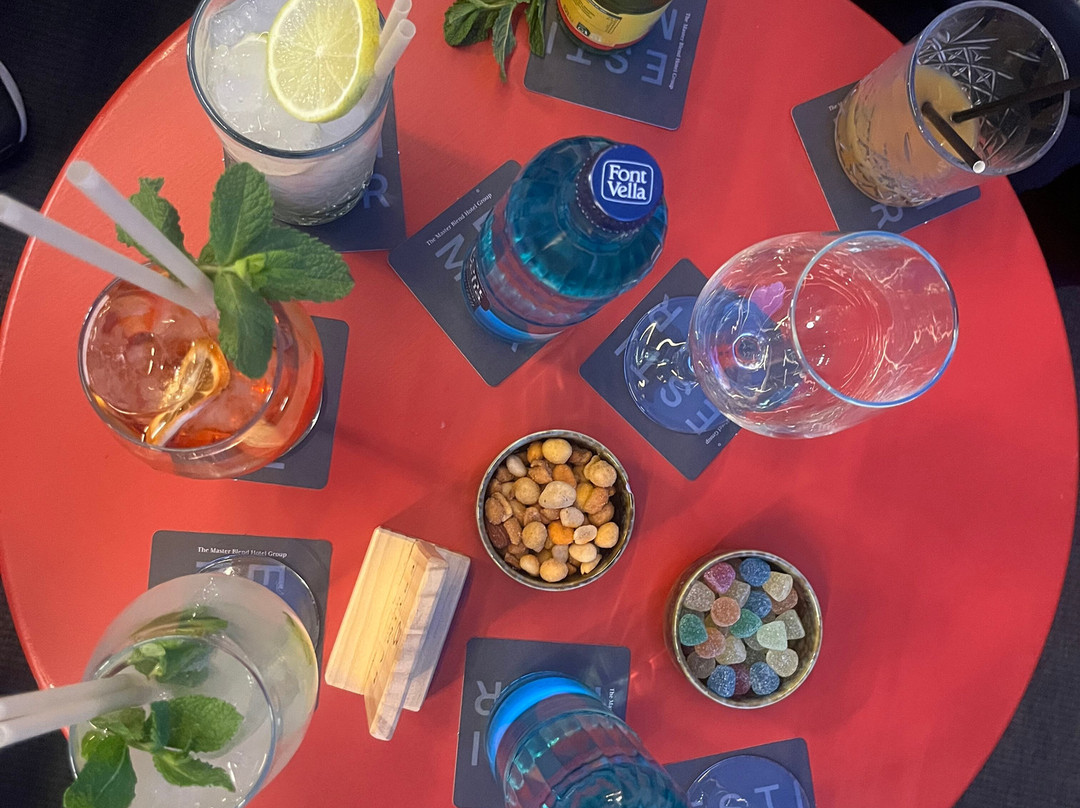 斯托比亚索力玛尔套房酒店主图