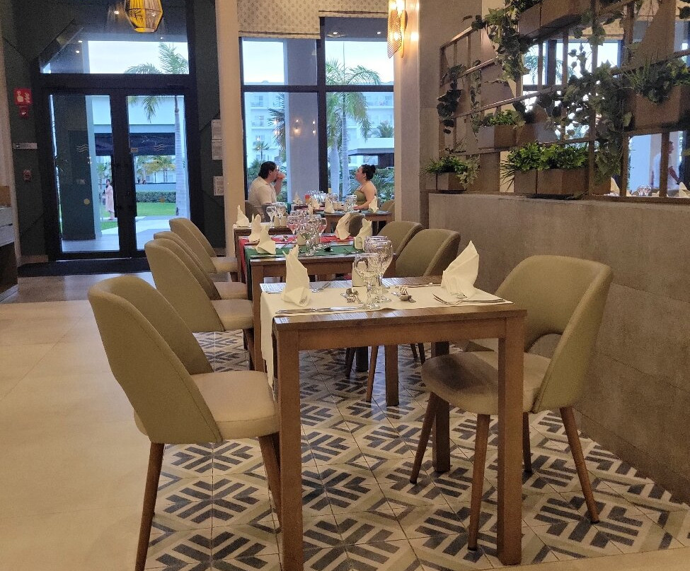 拉丁裔里乌酒店-限成人-全包主图