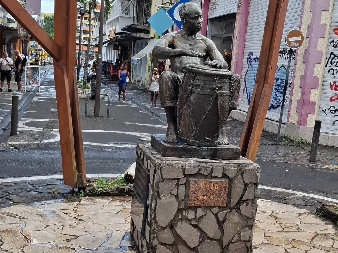 Statue De Marcel Lollia-Pointe-a-Pitre必去景点