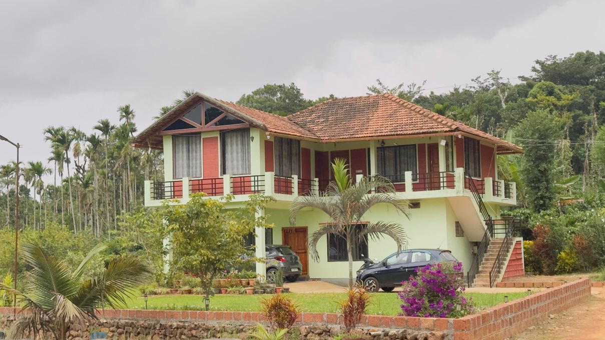Sirimane Homestay - Swimming Pool, Food, Near to Falls & Trek-旅行者