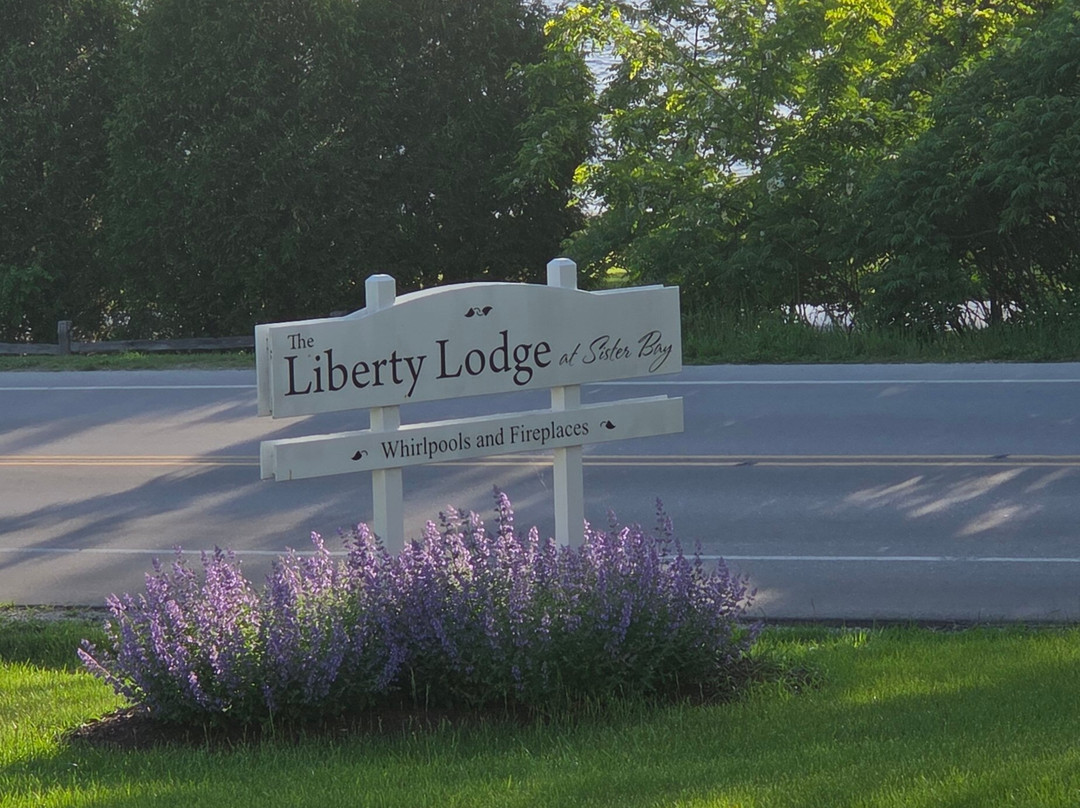Liberty Lodge At Sister Bay主图
