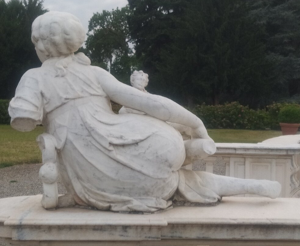 Villa Visconti Borromeo Litta-拉伊纳泰必去景点