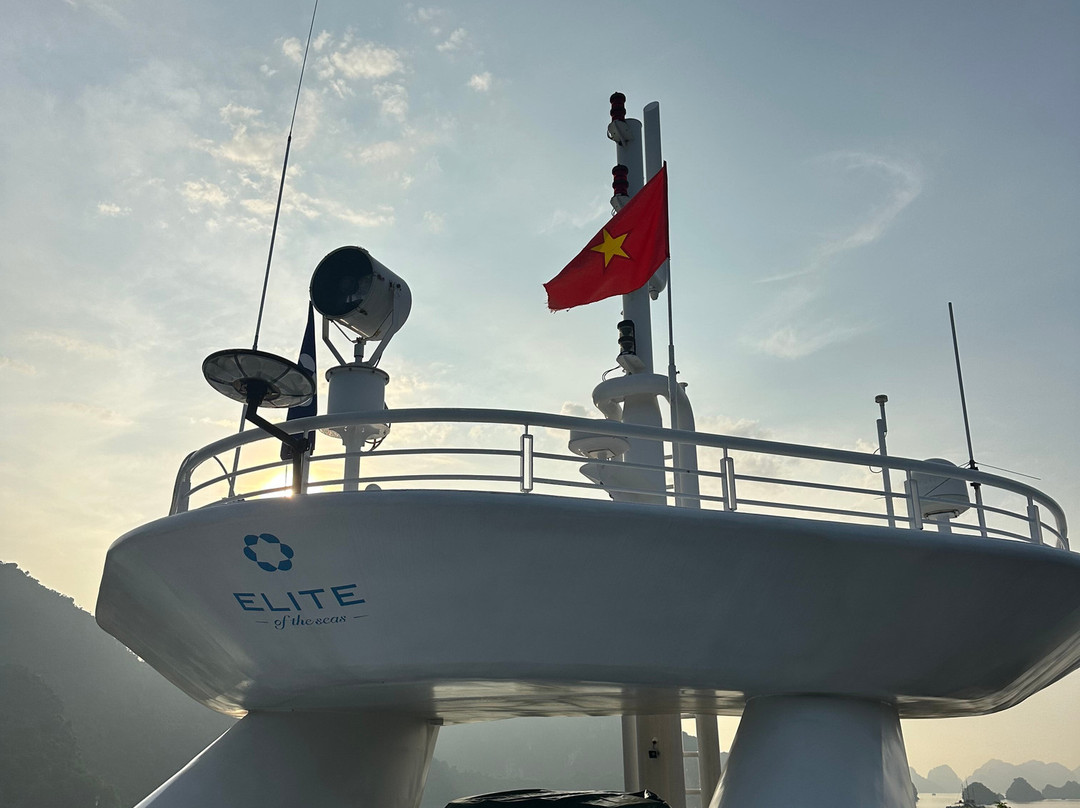 Elite of the Seas-下龙湾必去景点