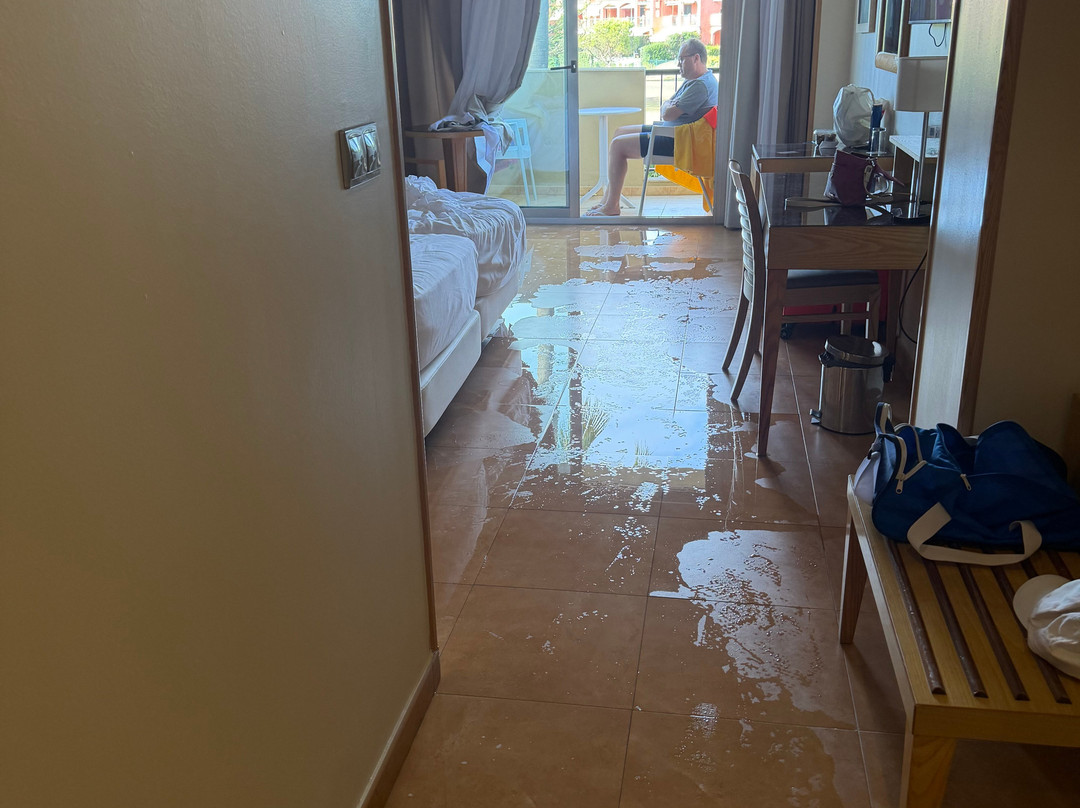厄尔巴鲸鱼海岸沙滩与海水浴疗酒店主图
