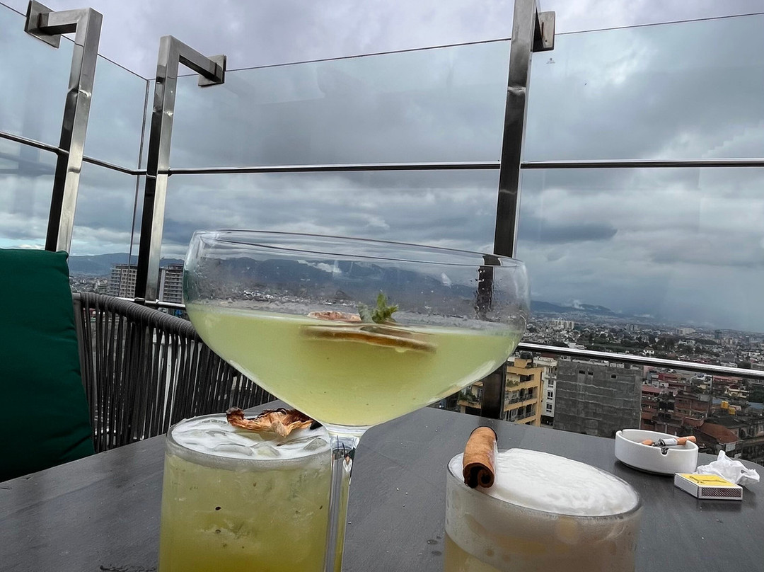 香巴拉酒店主图