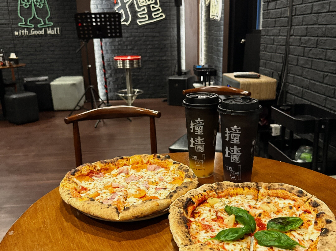 Byond Walls Pizza Bar & Cafe