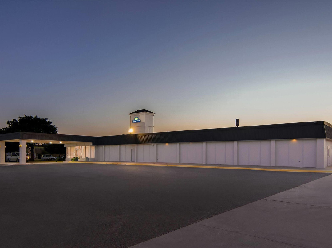 Hubbard酒店住宿-Days Inn by Wyndham Hillsboro TX