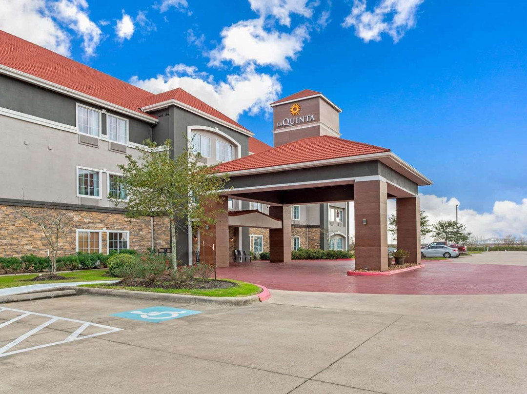 La Quinta Inn & Suites by Wyndham Bridge City