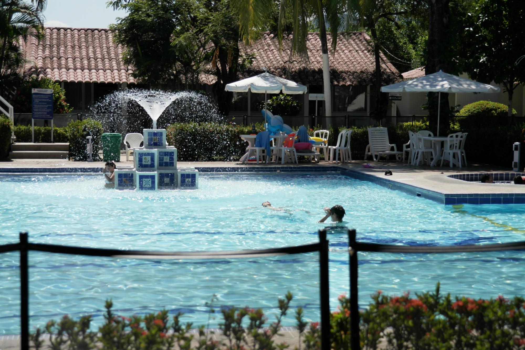 Hotel Los Puentes-泳池