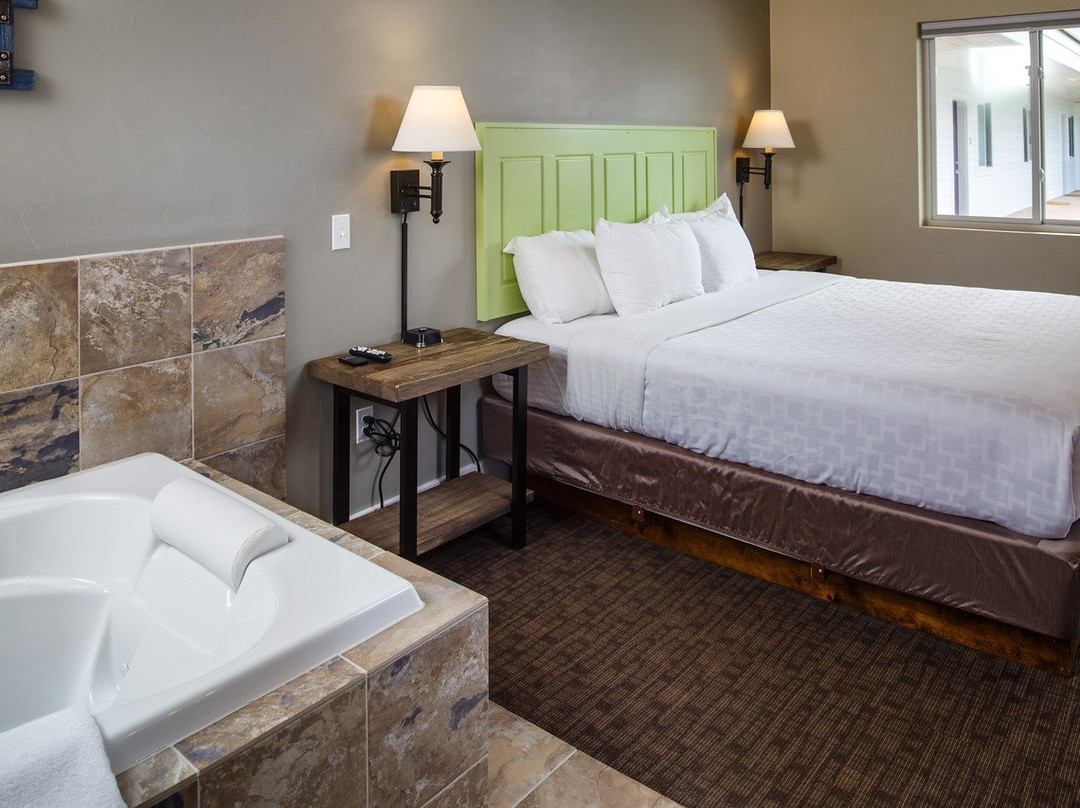 Julie's Park Cafe & Motel