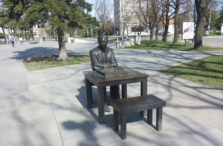 Monument to Paul Keres
