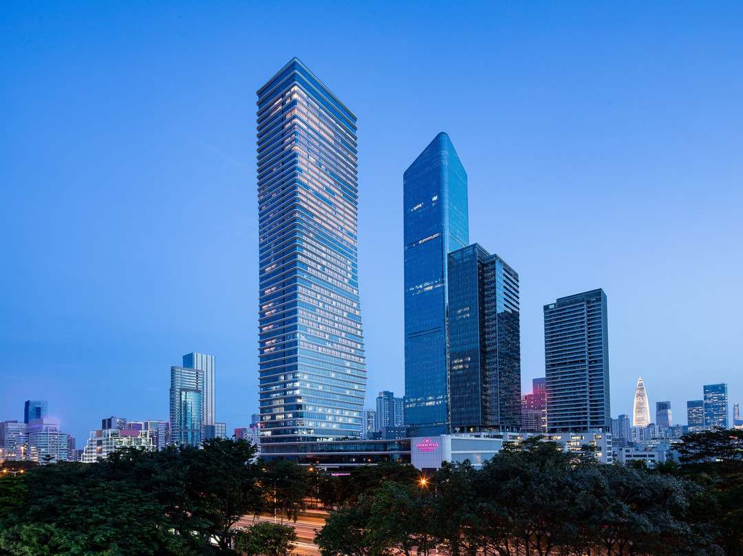 深圳南山深铁皇冠假日酒店主图