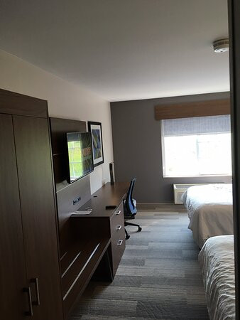 北欧克莱尔快捷假日&套房酒店主图