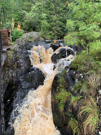 Ruskeala Waterfalls景点图片