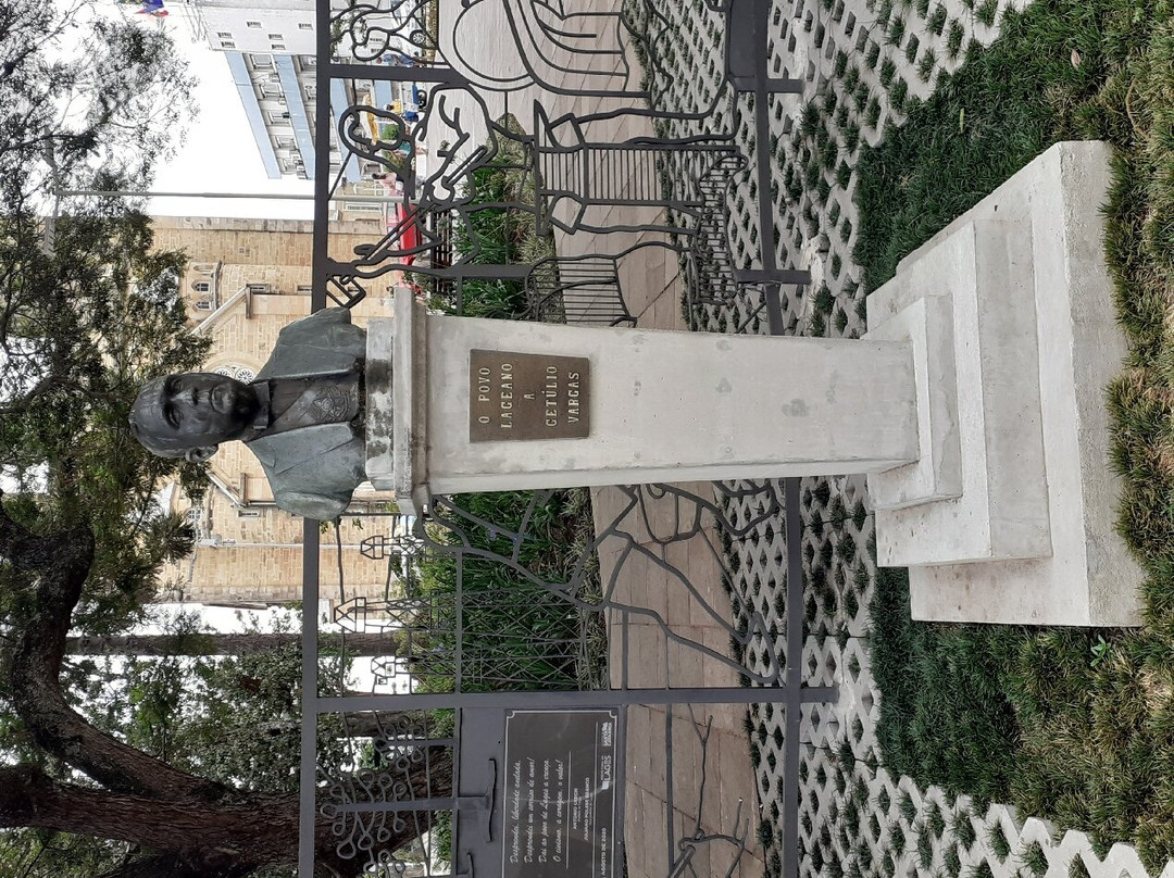 Praça João Ribeiro景点图片