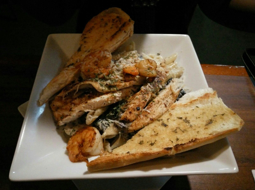 Toppers Restaurant & Bar