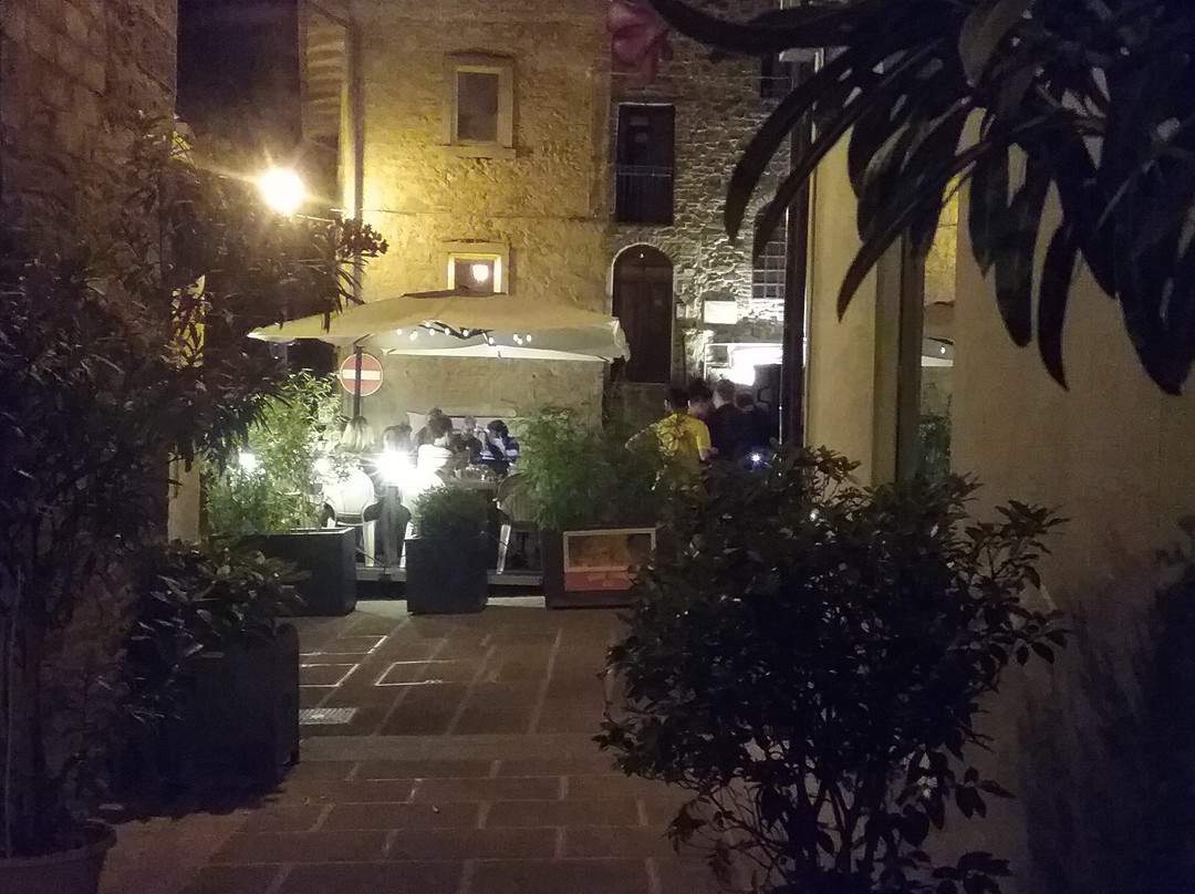 Tuoro sul Trasimeno餐馆和美食-Wine Bar 100% Bombo 2