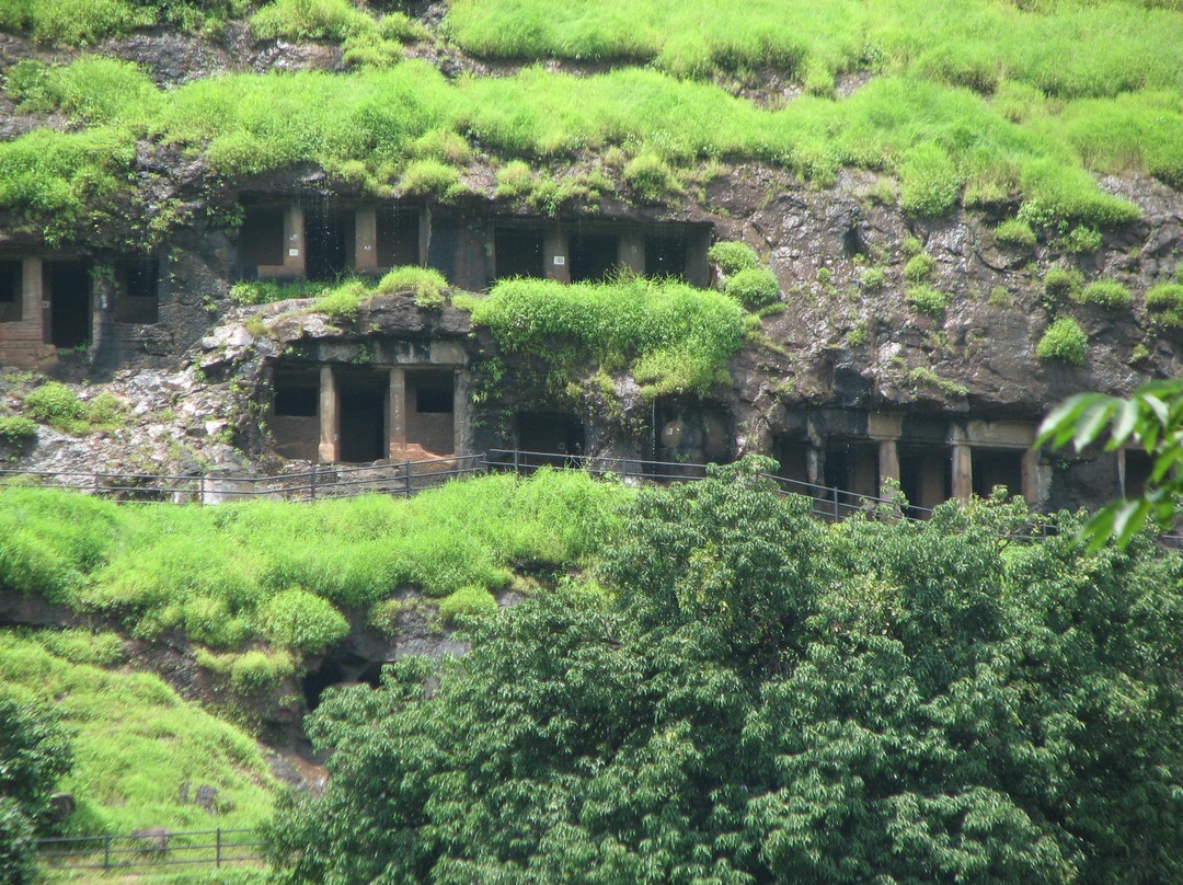 Gandharpale Buddhist Caves景点图片