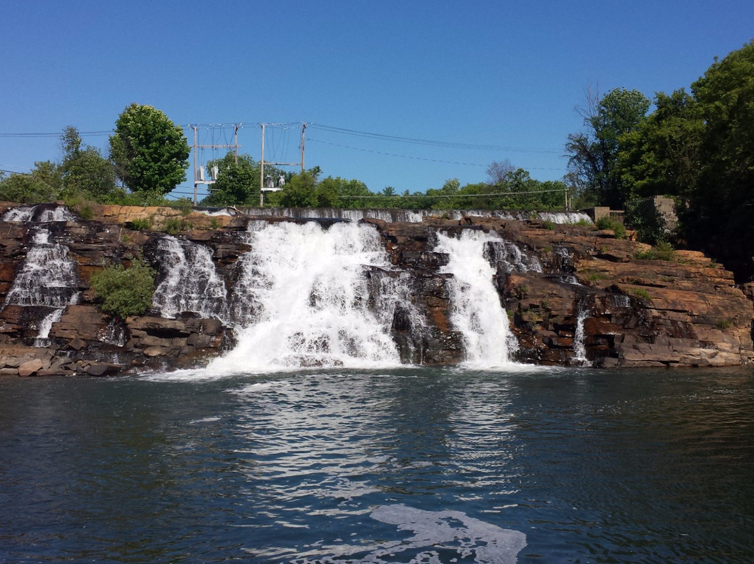 The Falls of Carillon景点图片