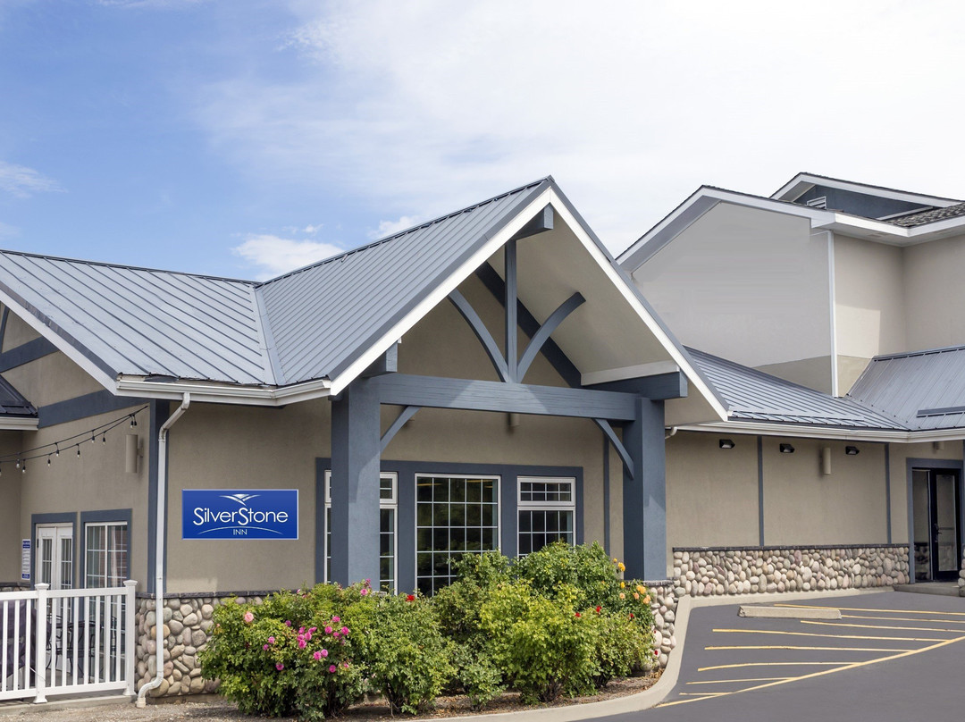 SilverStone Inn & Suites