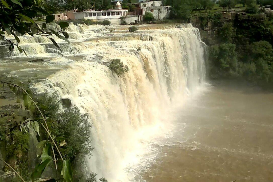 Pawa Waterfalls景点图片