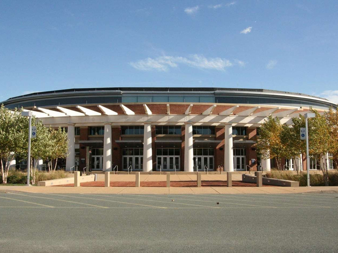 夏洛特维尔大学希尔顿恒庭旅馆&套房酒店主图