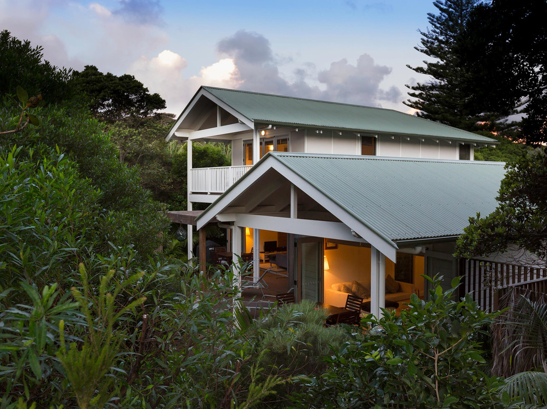 Howeana Apartments