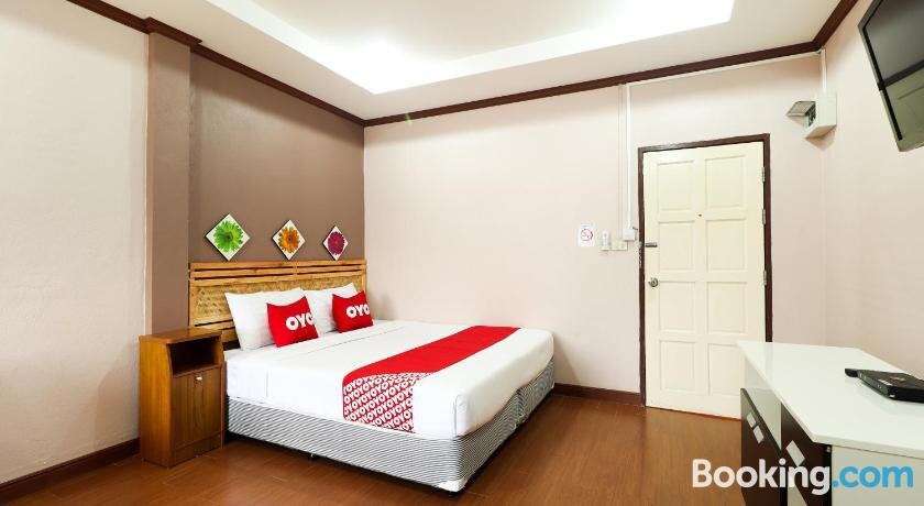 OYO 359 Golden Nakara Place