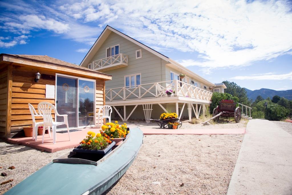 A Riverhouse Lodge-官方