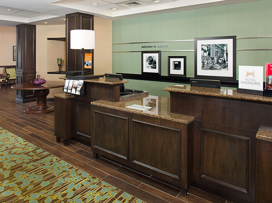 Hampton Inn & Suites Exeter主图