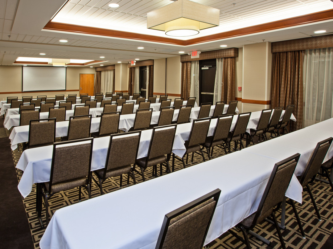 约翰斯敦智选假日酒店主图