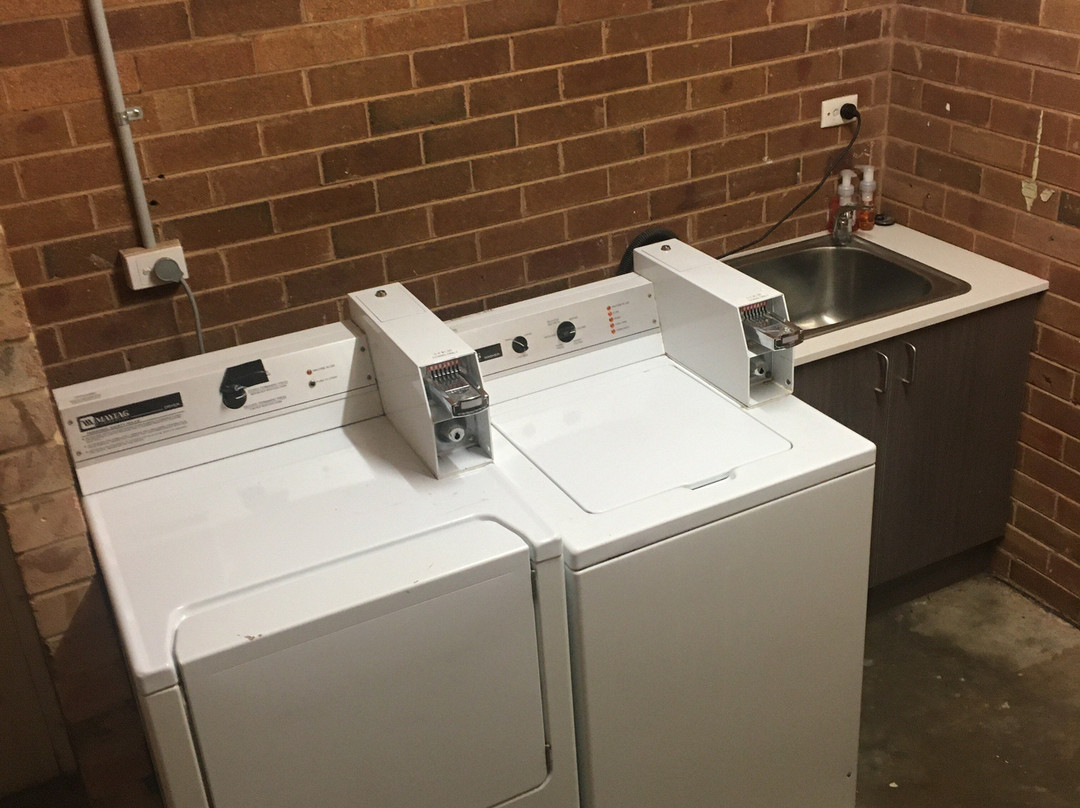 穿越田野汽车旅馆主图