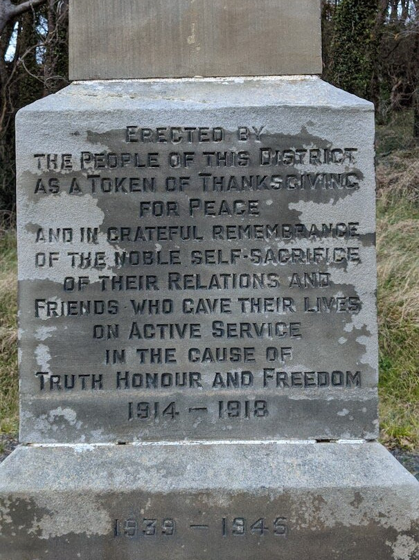 Limekilns, Charlestown And Pattiesmuir War Memorial景点图片