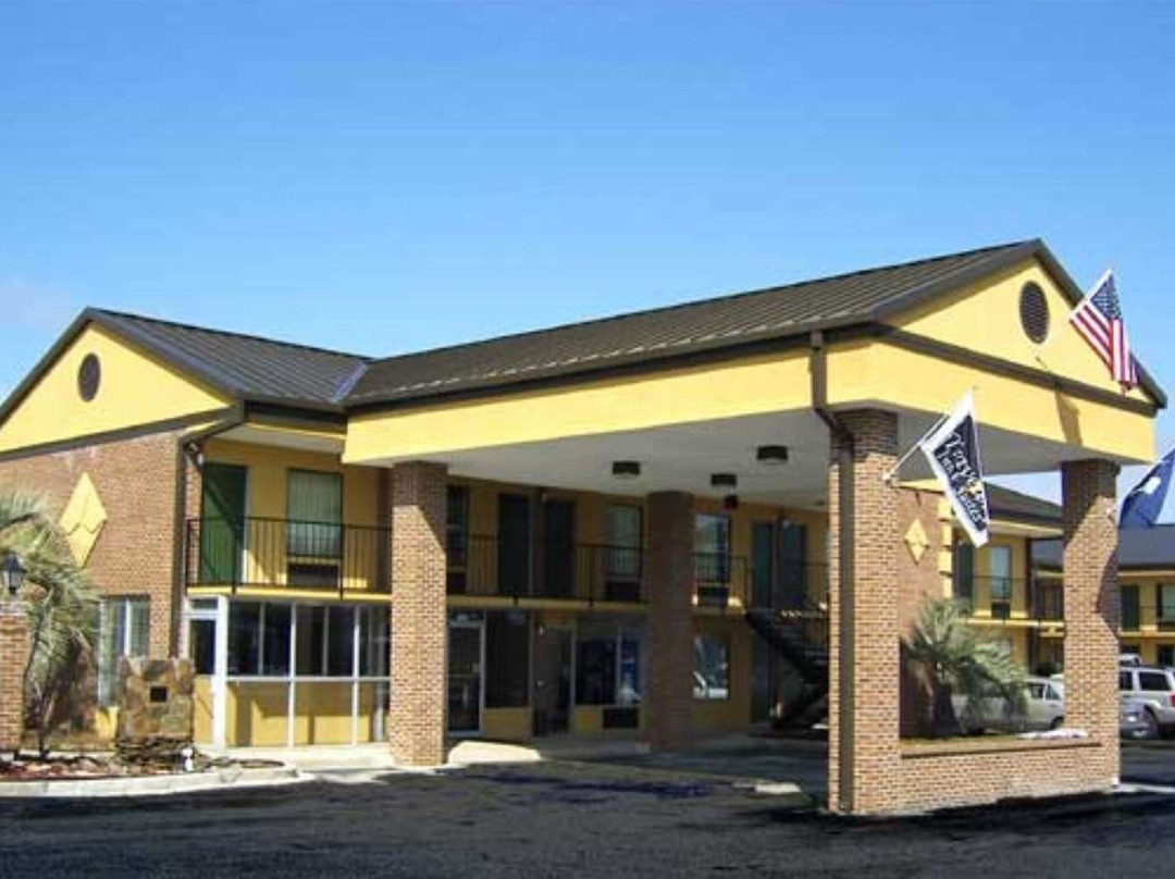 Travelers Inn & Suites主图