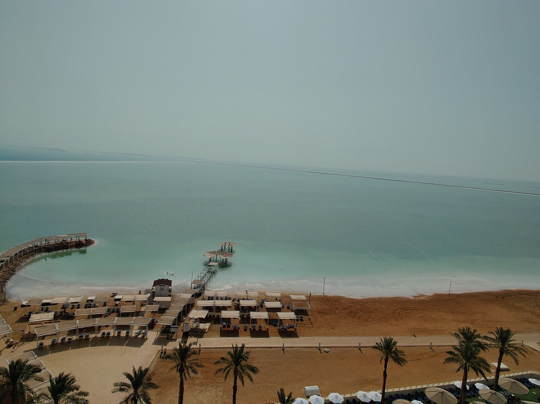 死海皇冠假日酒店主图
