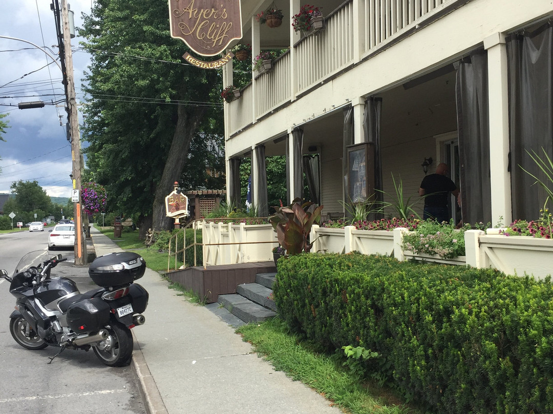 Auberge Ayer's Cliff主图