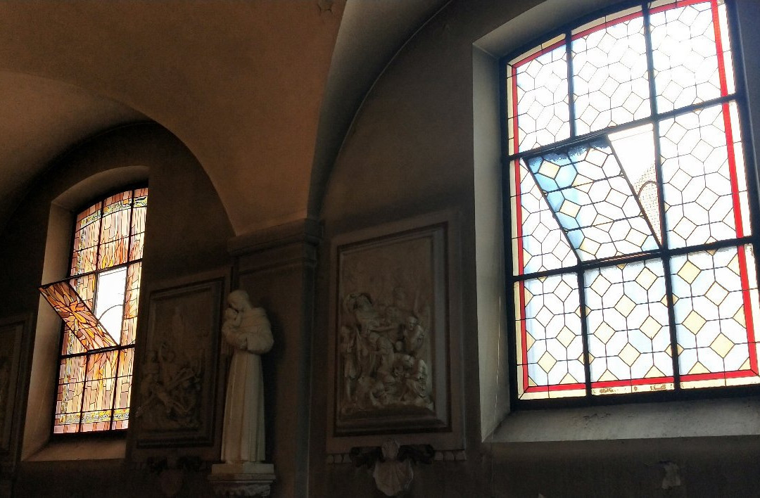 Eglise Sainte Genevieve-塞纳河畔阿涅勒必去景点