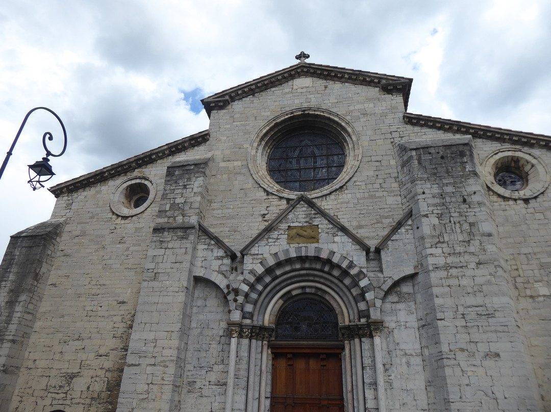 Cathedrale Notre-Dame-des-Pommiers de Sisteron景点图片