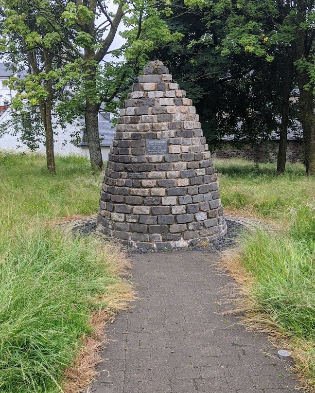 Mary Barbour Memorial Cairn景点图片