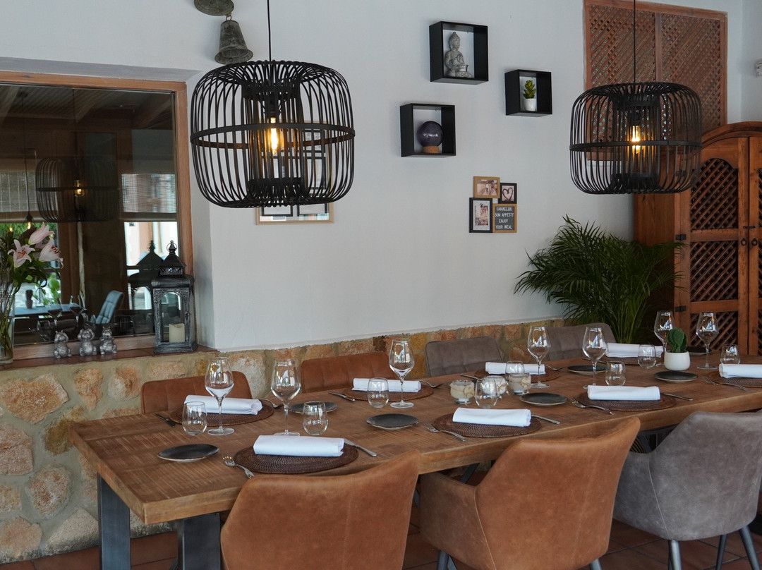 拉莫雷纳酒店主图