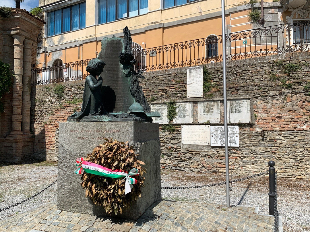 Monumento ai caduti .景点图片