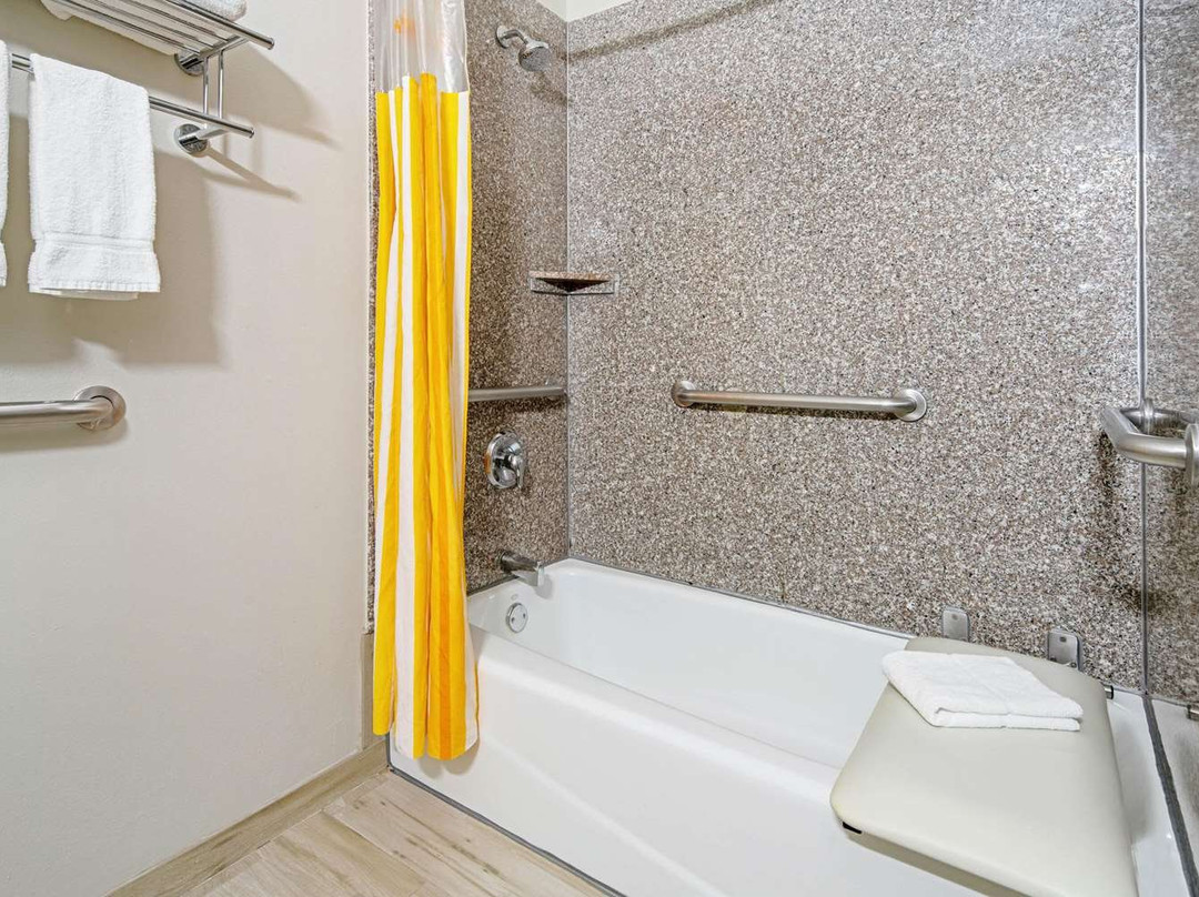 La Quinta Inn Suites By Wyndham Mercedes主图