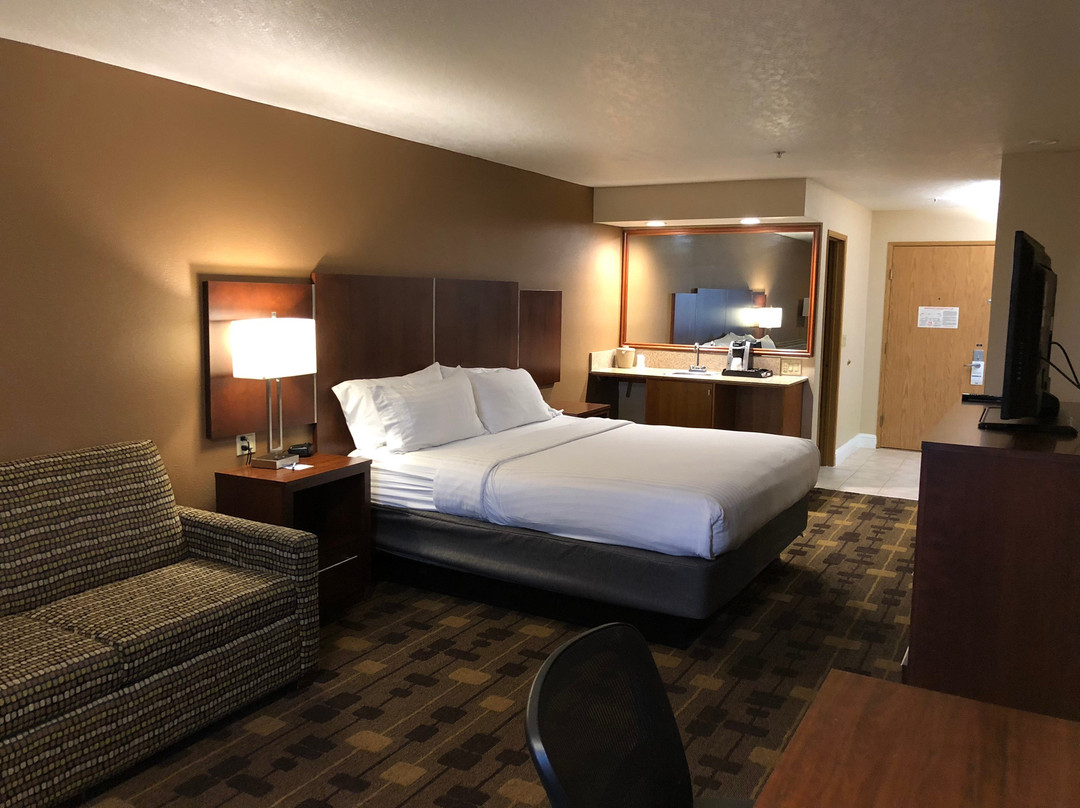 Holiday Inn Express & Suites Corning by IHG主图