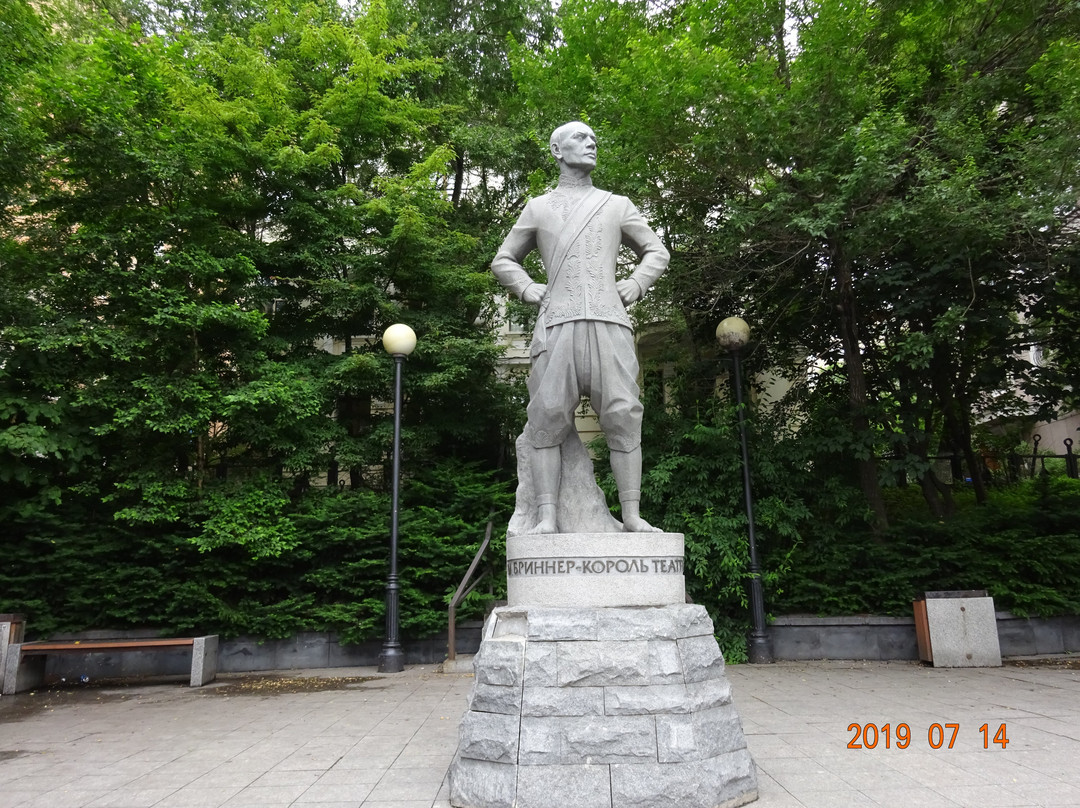 Yul Brynner Monument-海参崴必去景点