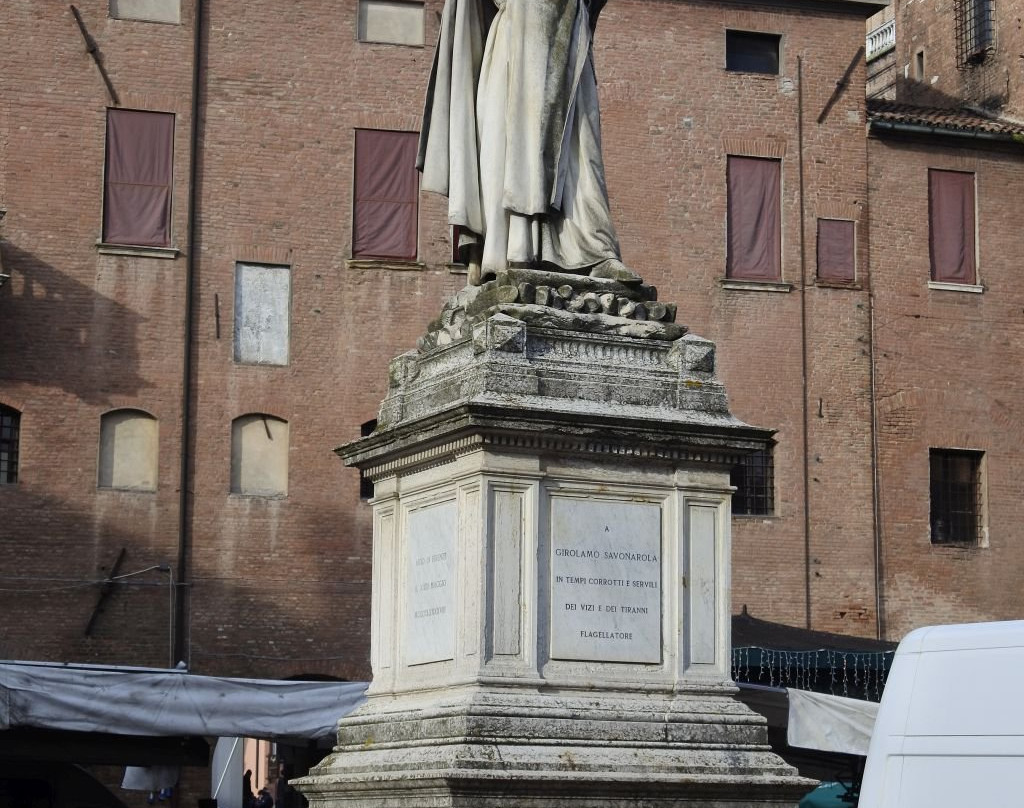 Statua di Girolamo Savonarola-费拉拉必去景点