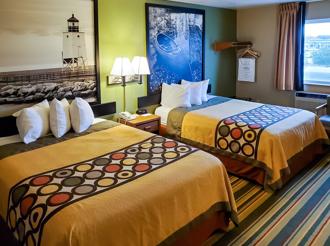 Super 8 by Wyndham Grayling主图