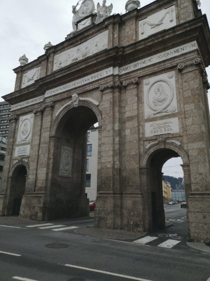 Triumphal Arch (Triumphpforte)景点图片
