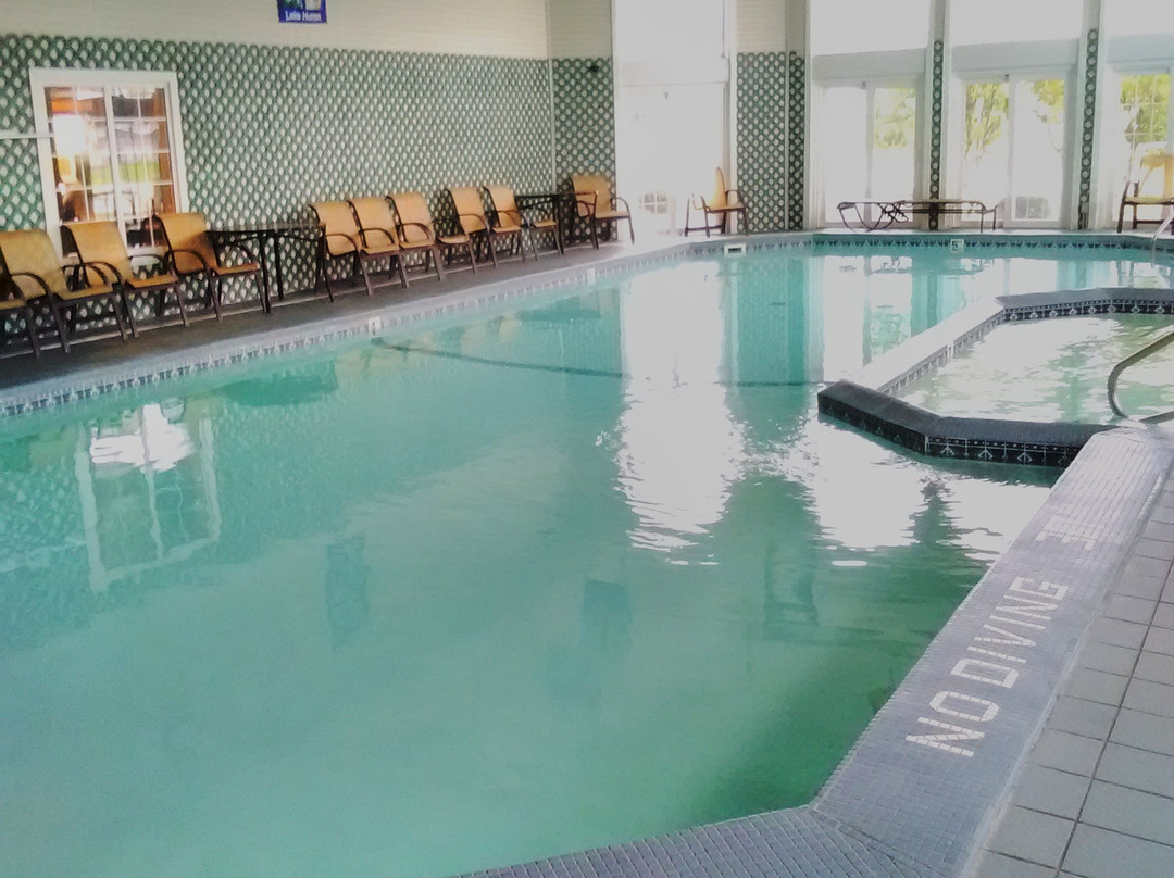 Hamilton Inn Select Beachfront Mackinaw City主图